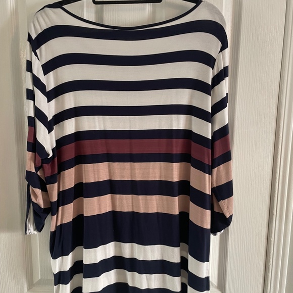 5 for $12. Contemporaine light weight XL striped tunic with buttoned sleeve - Picture 4 of 4